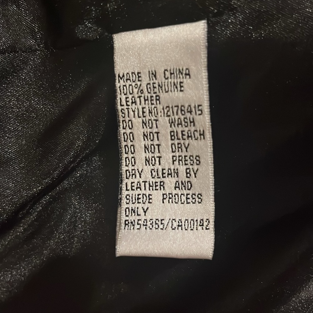 Peter Nygard Quilted Black Leather Jacket Cropped Fitted Size 6 - Picture 6 of 15